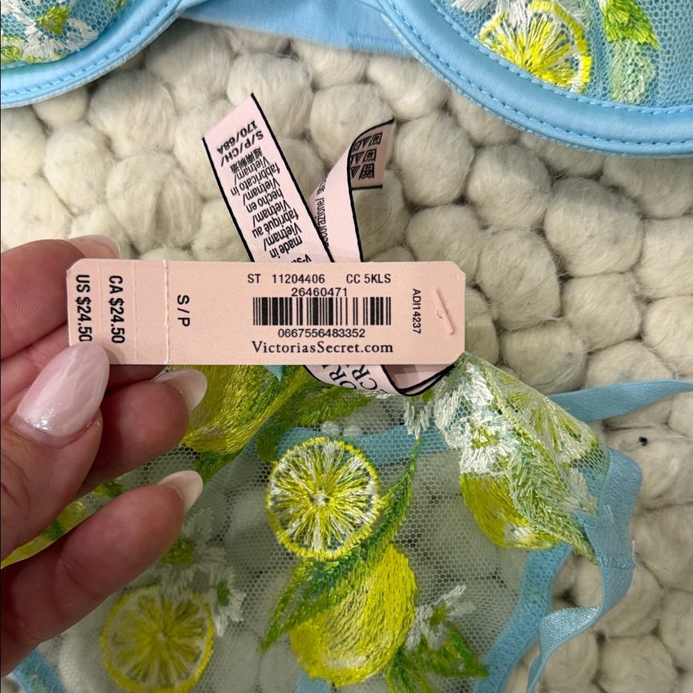 NWT Victoria’s Secret Light Blue Lingerie Set with Yellow & Green Lemons - Picture 2 of 9